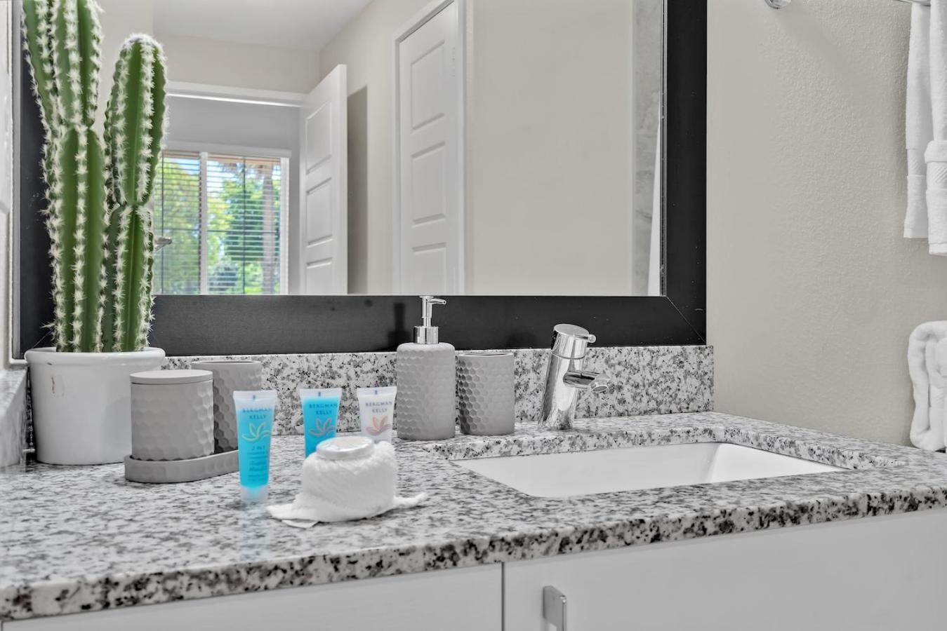 Cozy Retreat 2 Bedroom Hideaway Moments From The Sand Boynton Beach Kültér fotó